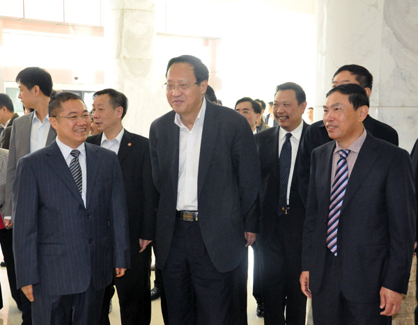 9.全國人大常委副委員長張寶文調研正邦大學生就業創業情況.JPG